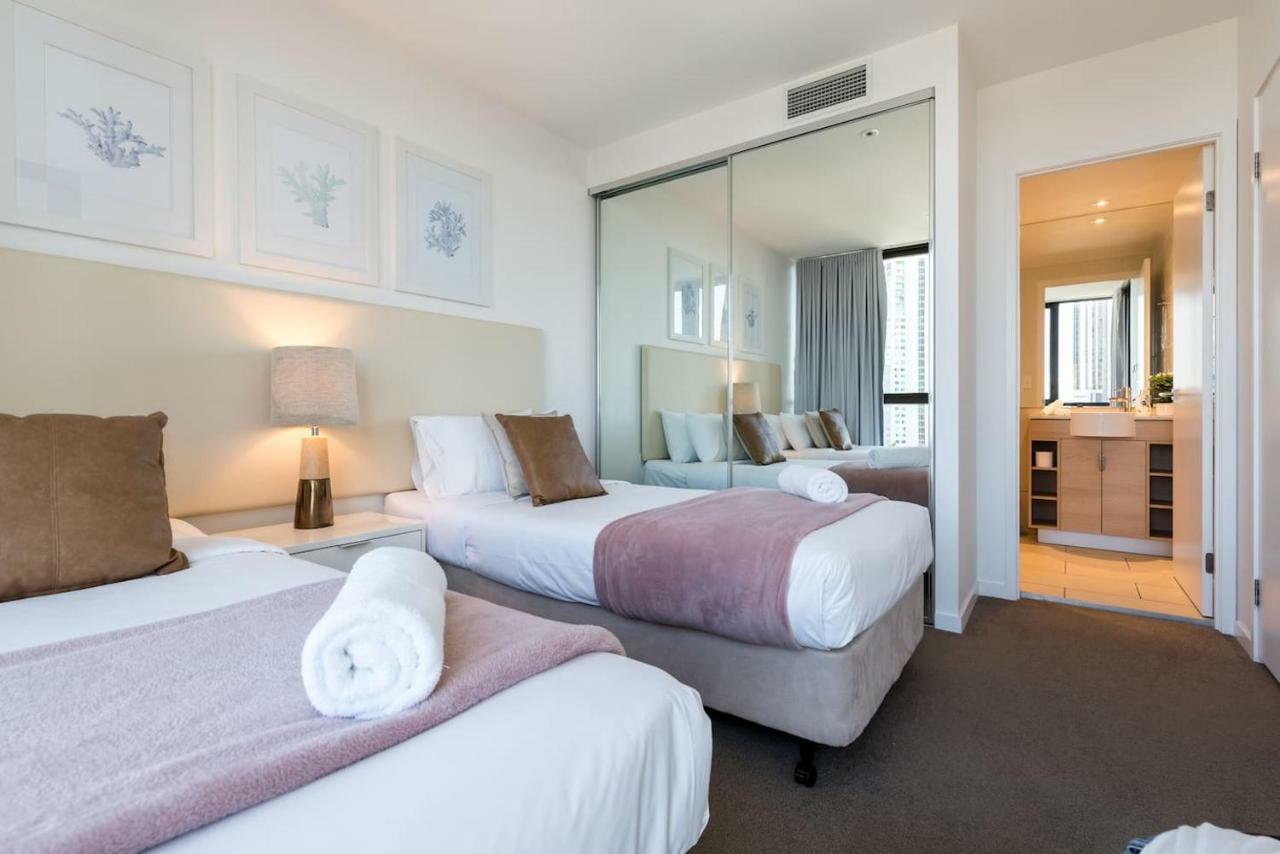 Broadbeach 2 Bedroom FREE WIFI, Netflix&Parking Exterior foto